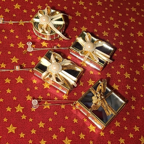 4 Vintage Christmas Ornaments Small Mirror Presents - Picture 2 of 6
